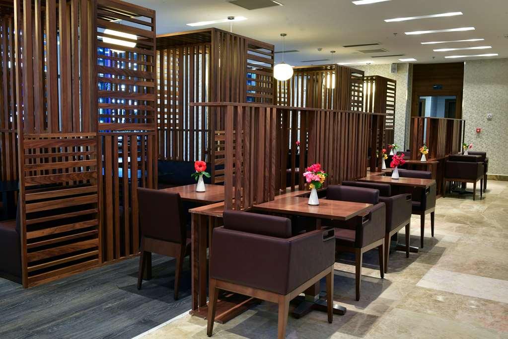 Tulip Inn Naya Algiers Restaurant photo